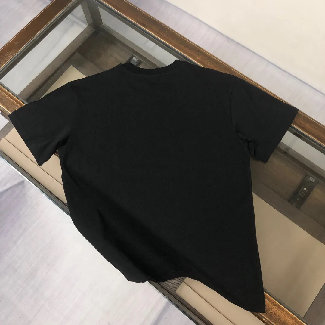 P180 Stone Island 2025 latest T-shirt, couple style ~ original order, fashionable and casual short T-shirt, specially made of customized cotton fabric ~ 100% cotton T-shirt ~ pre-washed to prevent deformation and shrinkage problem, more comfortable and breathable on the body ~ all available from stock ~ unique design style, trendy must-have item, complete with three standards 👍 Color: black/white/coffee/dark gray Size: S M L XL (larger version Please state your height and weight when placing an order)